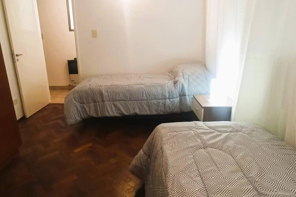 Departamento Sobre Av Pellegrini Apartment *
