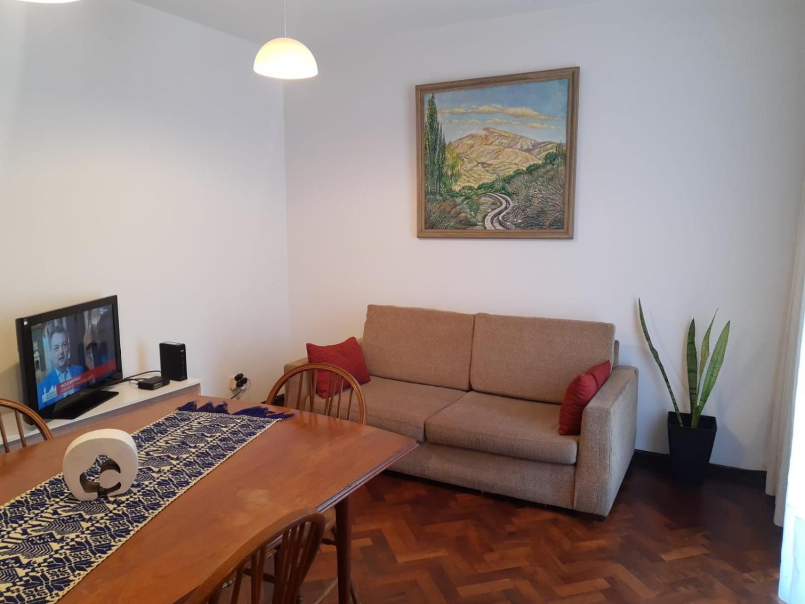 Departamento Sobre Av Pellegrini Apartment